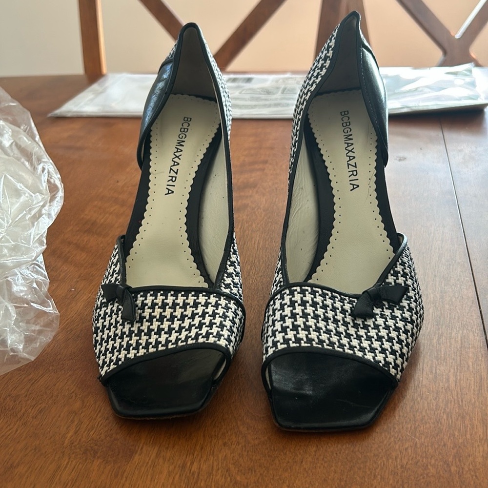 BCBG houndstooth print heels pin up